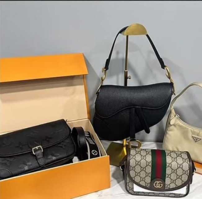 Ilustrasi sejumlah tas branded milik Nadya Rovin. [Instagram]